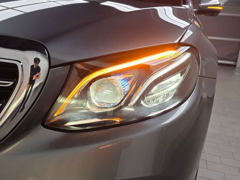 2019 Mercedes-Benz E-Class E300e Exclusive photo 22
