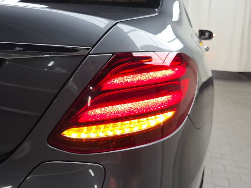 2019 Mercedes-Benz E-Class E300e Exclusive photo 23
