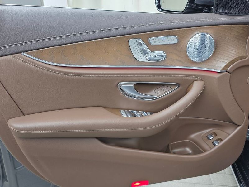 2019 Mercedes-Benz E-Class E300e Exclusive photo 24