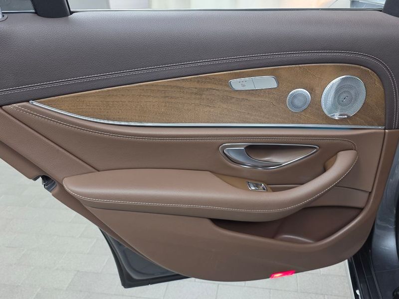 2019 Mercedes-Benz E-Class E300e Exclusive photo 25