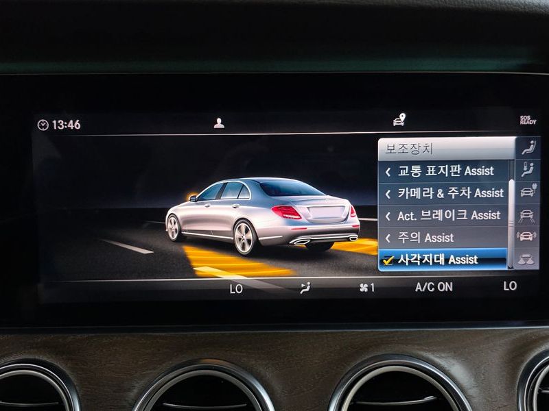 2019 Mercedes-Benz E-Class E300e Exclusive photo 30