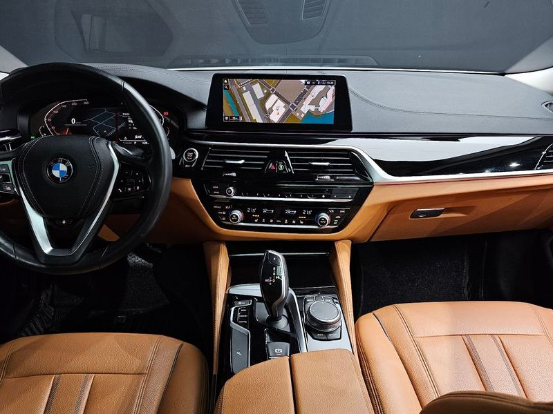 2020 BMW 5 Series 520i Luxury photo 7
