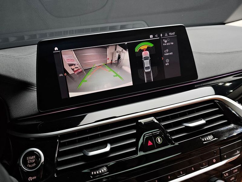 2020 BMW 5 Series 520i Luxury photo 16