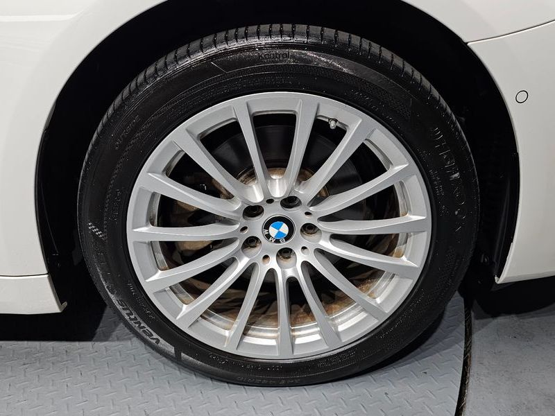2020 BMW 5 Series 520i Luxury photo 21