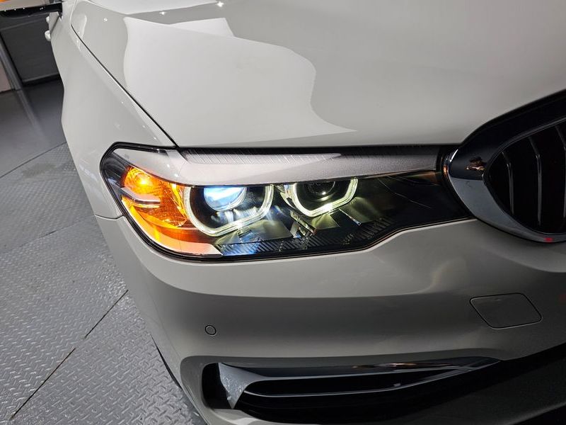 2020 BMW 5 Series 520i Luxury photo 22