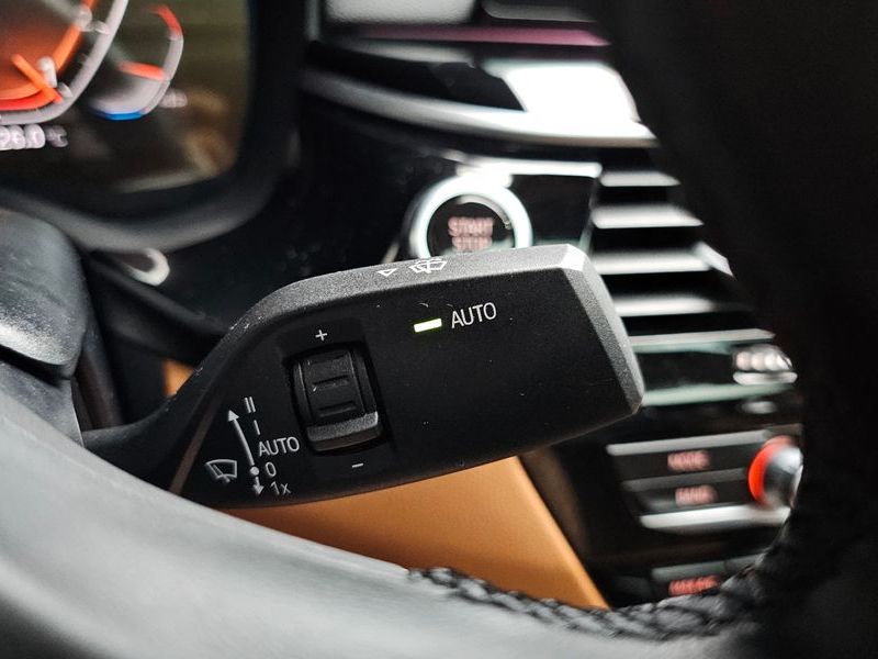 2020 BMW 5 Series 520i Luxury photo 28