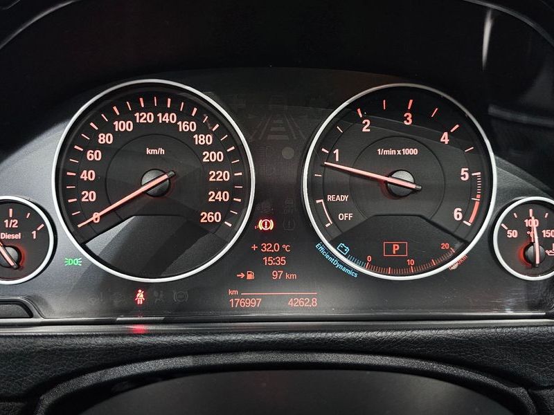 2013 BMW 3 Series 320d photo 8