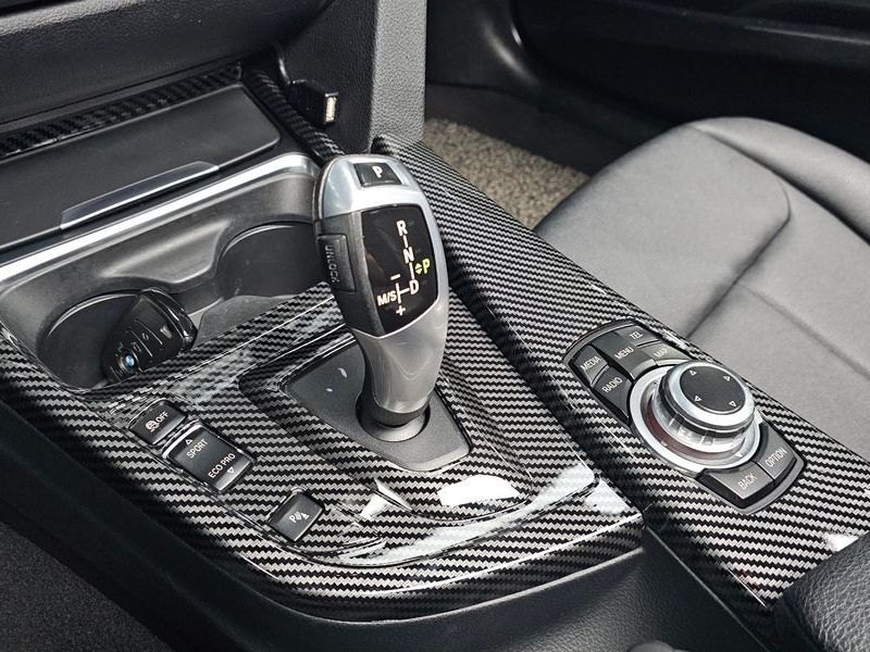 2013 BMW 3 Series 320d photo 9