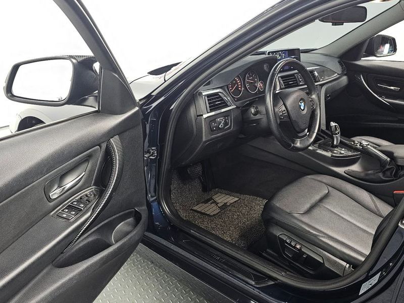 2013 BMW 3 Series 320d photo 10