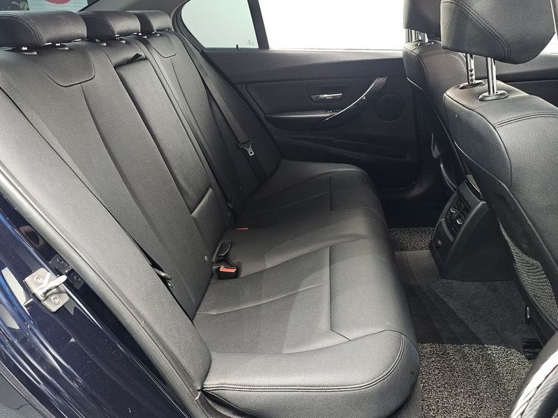 2013 BMW 3 Series 320d photo 12