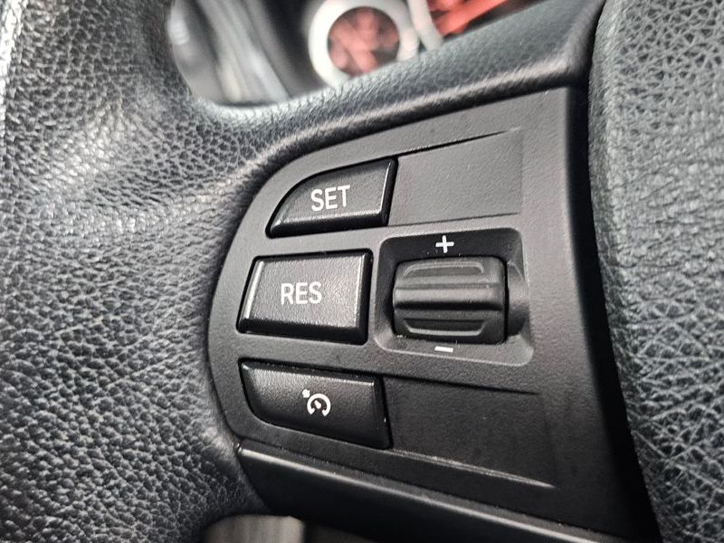 2013 BMW 3 Series 320d photo 14