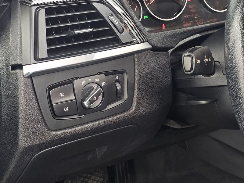2013 BMW 3 Series 320d photo 17
