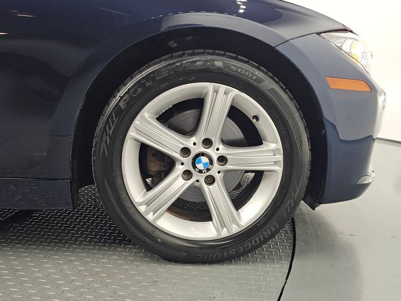 2013 BMW 3 Series 320d photo 21