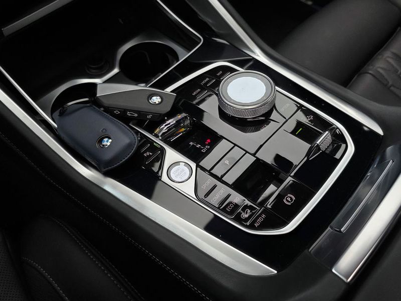 2025 BMW X6 xDrive40d M Sport Online Exclusive photo 9