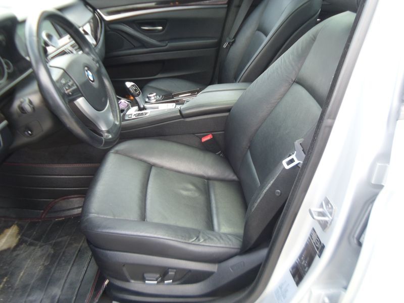 2013 BMW 5 Series 520d photo 11