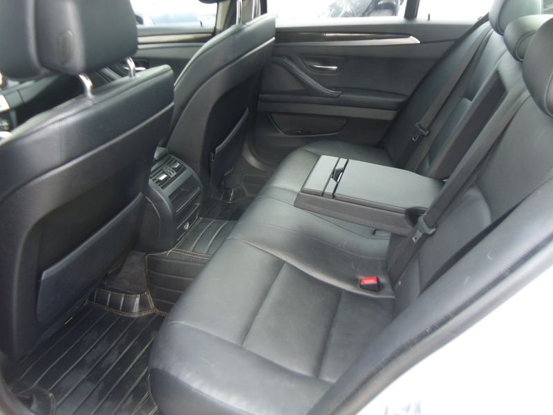 2013 BMW 5 Series 520d photo 12