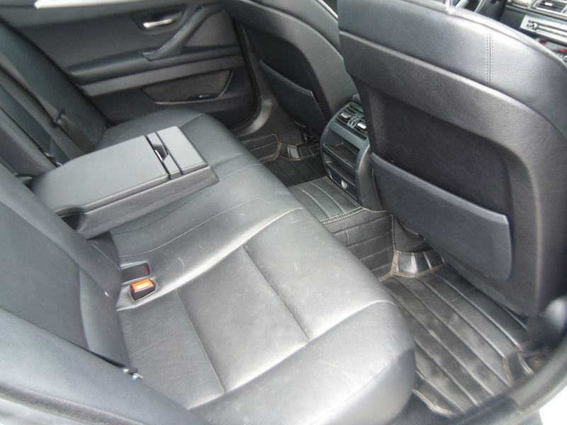 2013 BMW 5 Series 520d photo 13