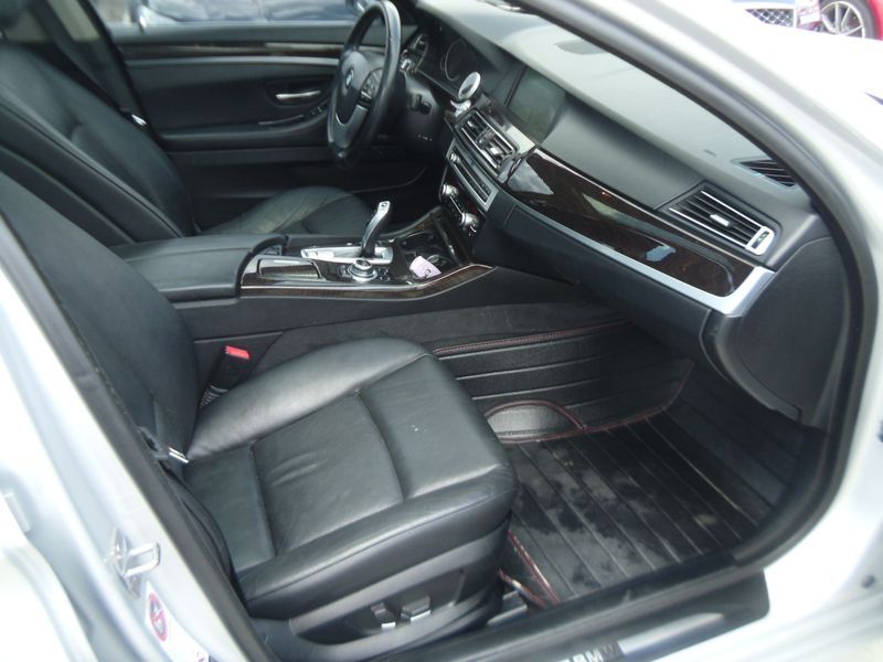 2013 BMW 5 Series 520d photo 14
