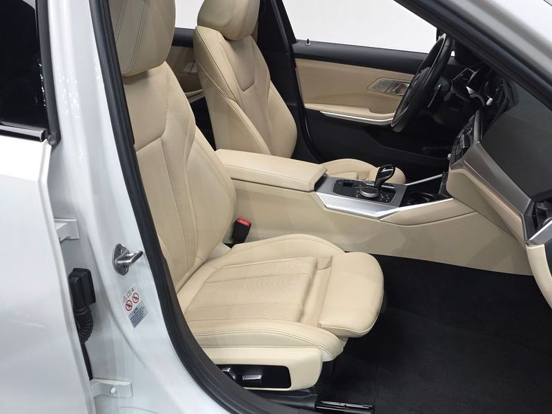 2022 BMW 3 Series 320d M Sport photo 10