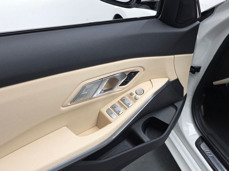 2022 BMW 3 Series 320d M Sport photo 15