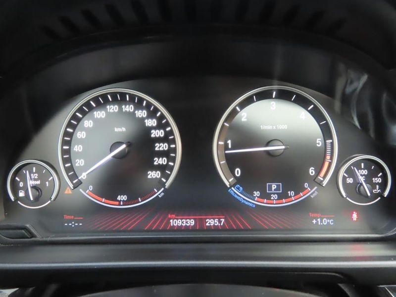 2012 BMW 5 Series 525d xDrive photo 8