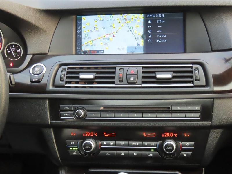 2012 BMW 5 Series 525d xDrive photo 9