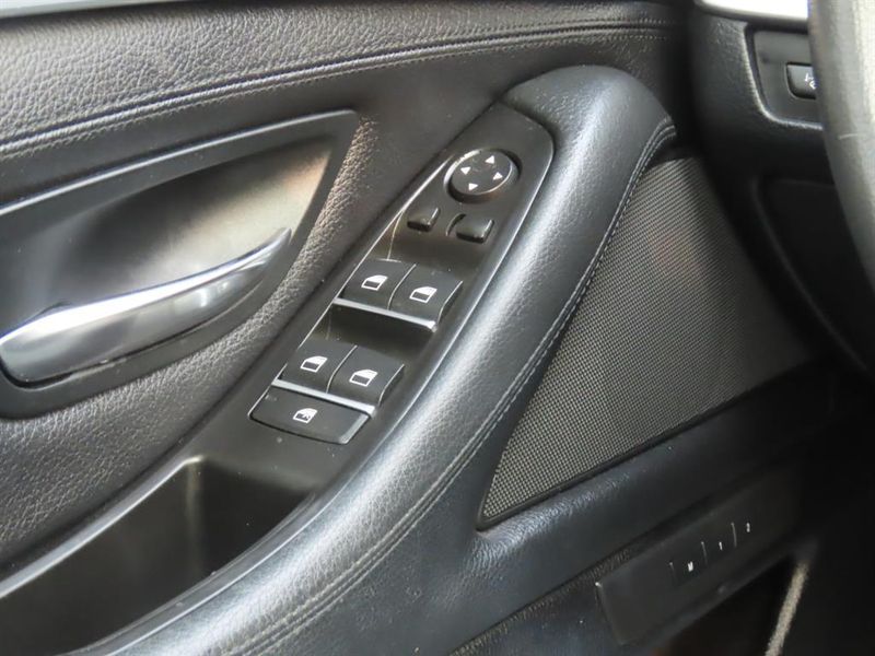 2012 BMW 5 Series 525d xDrive photo 11