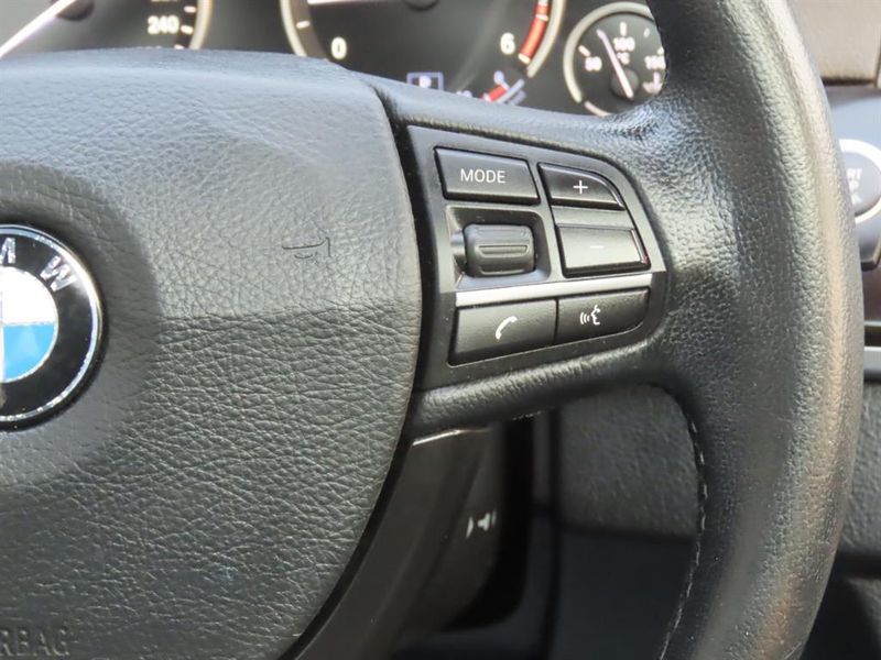 2012 BMW 5 Series 525d xDrive photo 13
