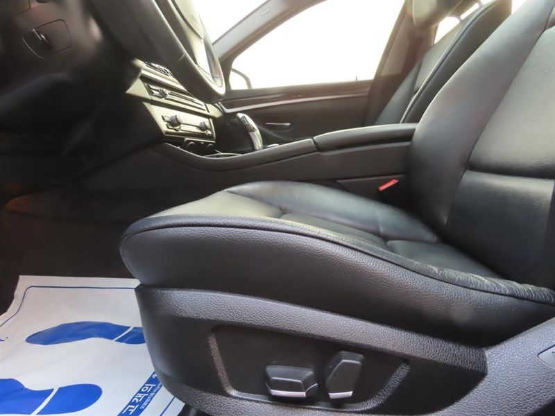 2012 BMW 5 Series 525d xDrive photo 14