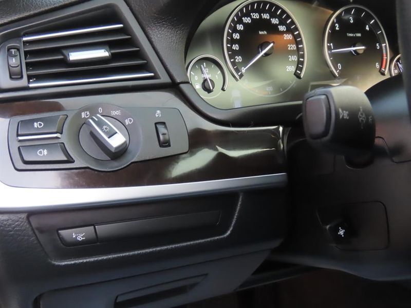 2012 BMW 5 Series 525d xDrive photo 15