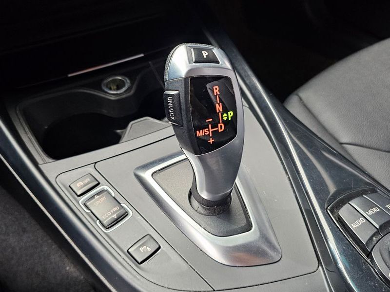 2014 BMW 1 Series 118d Urban Pack1 5Dr photo 9
