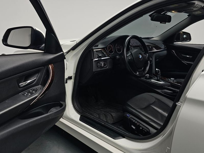 2012 BMW 3 Series 328i photo 10