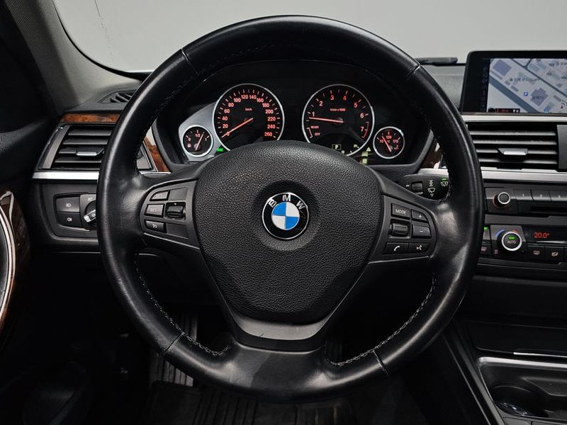 2012 BMW 3 Series 328i photo 12