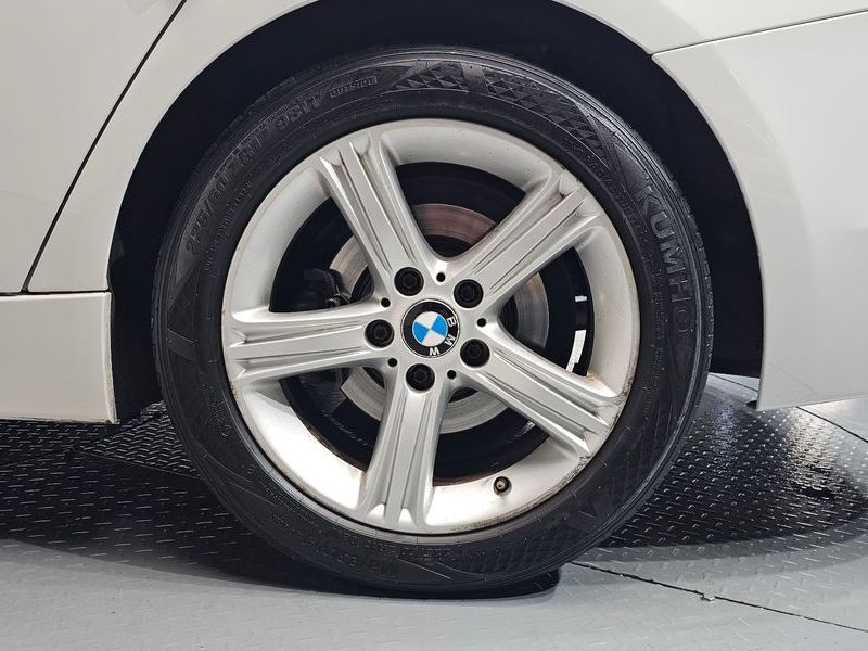 2012 BMW 3 Series 328i photo 21