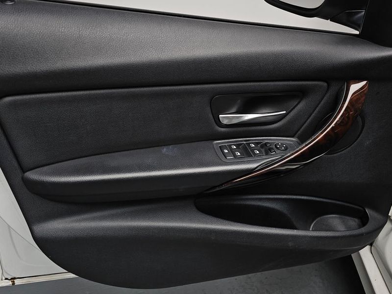 2012 BMW 3 Series 328i photo 24