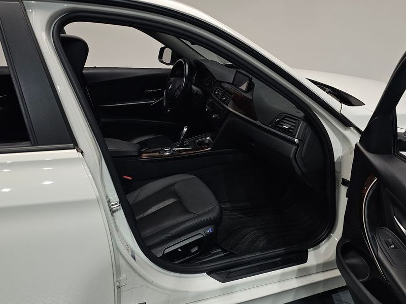 2012 BMW 3 Series 328i photo 26