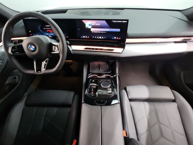 2026 BMW 5 Series 520i M Sport photo 7