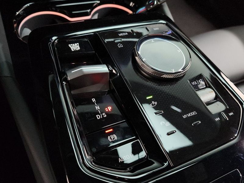 2026 BMW 5 Series 520i M Sport photo 9