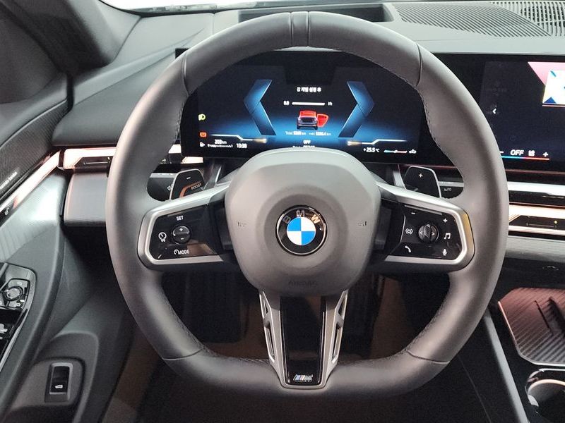 2026 BMW 5 Series 520i M Sport photo 14