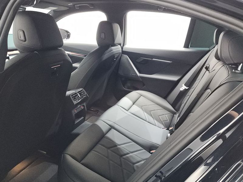 2026 BMW 5 Series 520i M Sport photo 19