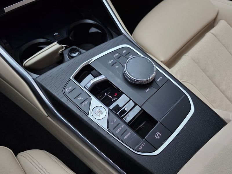2023 BMW 3 Series 320i photo 9