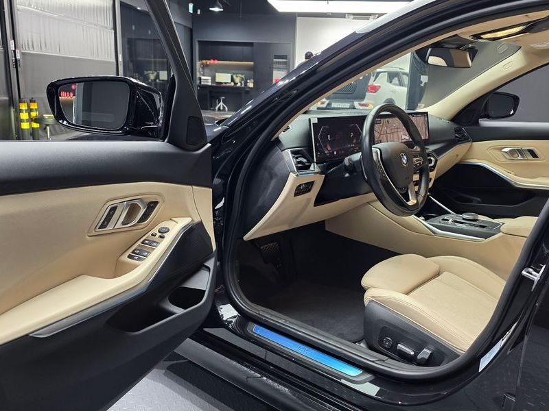 2023 BMW 3 Series 320i photo 10