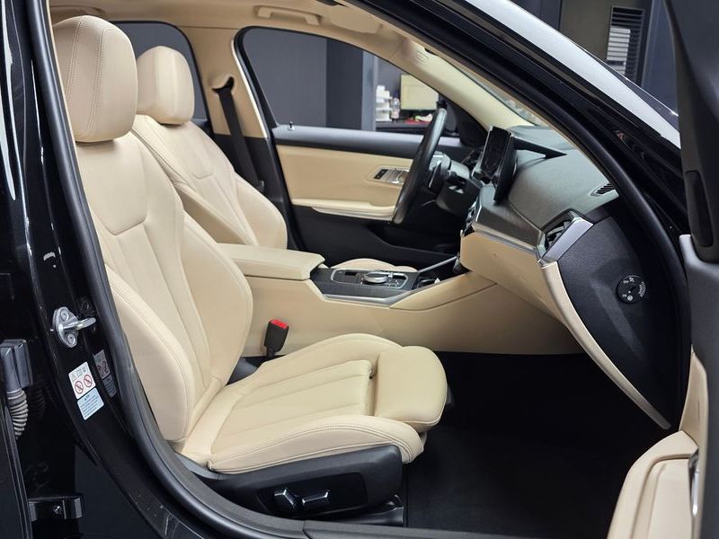 2023 BMW 3 Series 320i photo 11