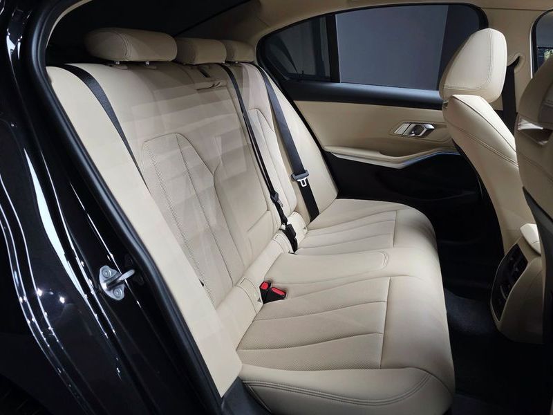 2023 BMW 3 Series 320i photo 12