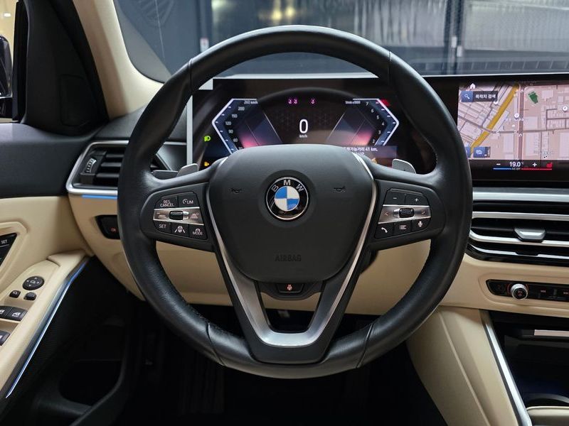 2023 BMW 3 Series 320i photo 13
