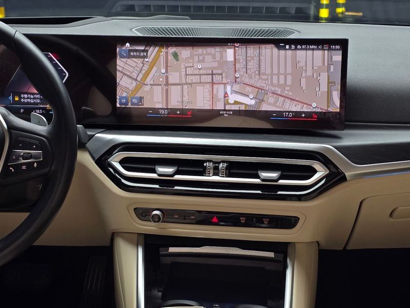 2023 BMW 3 Series 320i photo 15