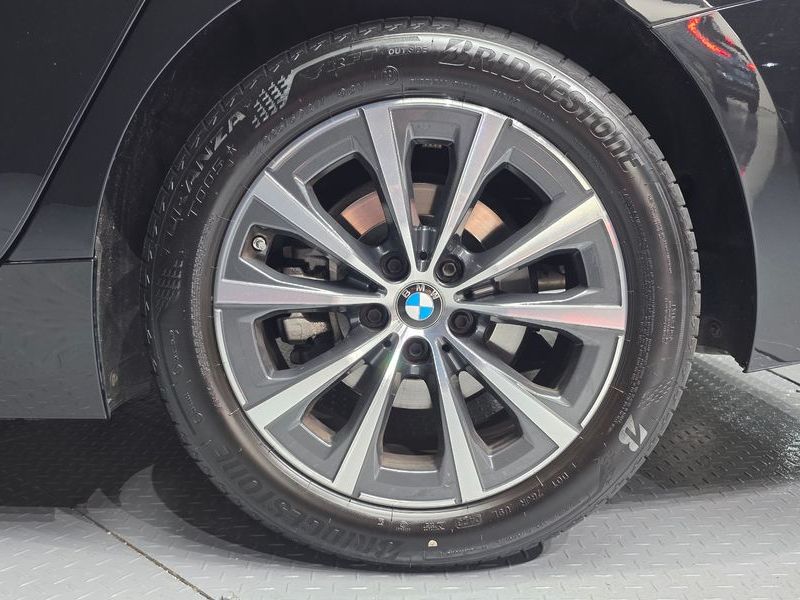 2023 BMW 3 Series 320i photo 21
