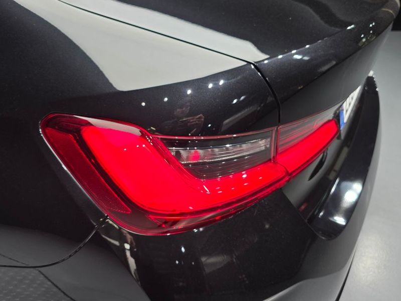 2023 BMW 3 Series 320i photo 23