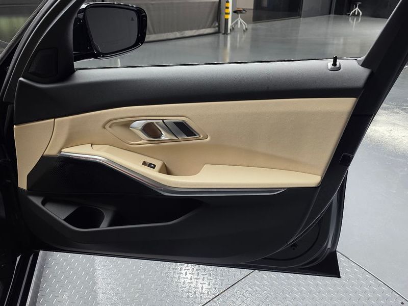 2023 BMW 3 Series 320i photo 24