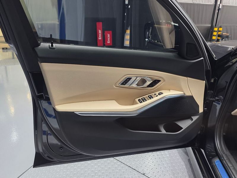 2023 BMW 3 Series 320i photo 25